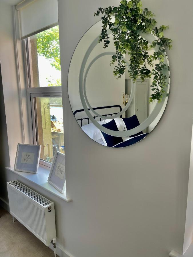 Seaview Flat With Balcony, Spacious 2 Bedroom رذينج المظهر الخارجي الصورة
