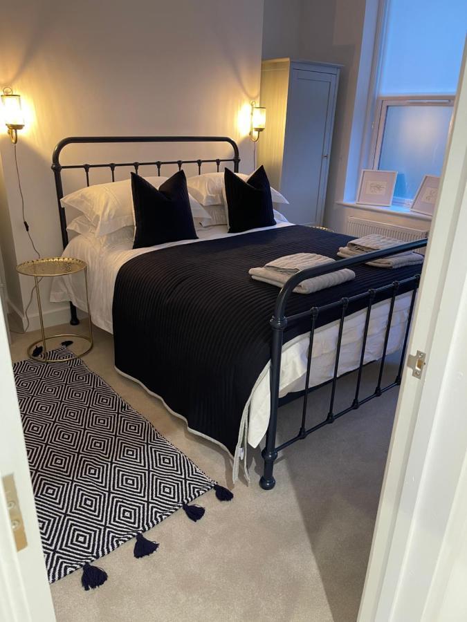 Seaview Flat With Balcony, Spacious 2 Bedroom رذينج المظهر الخارجي الصورة
