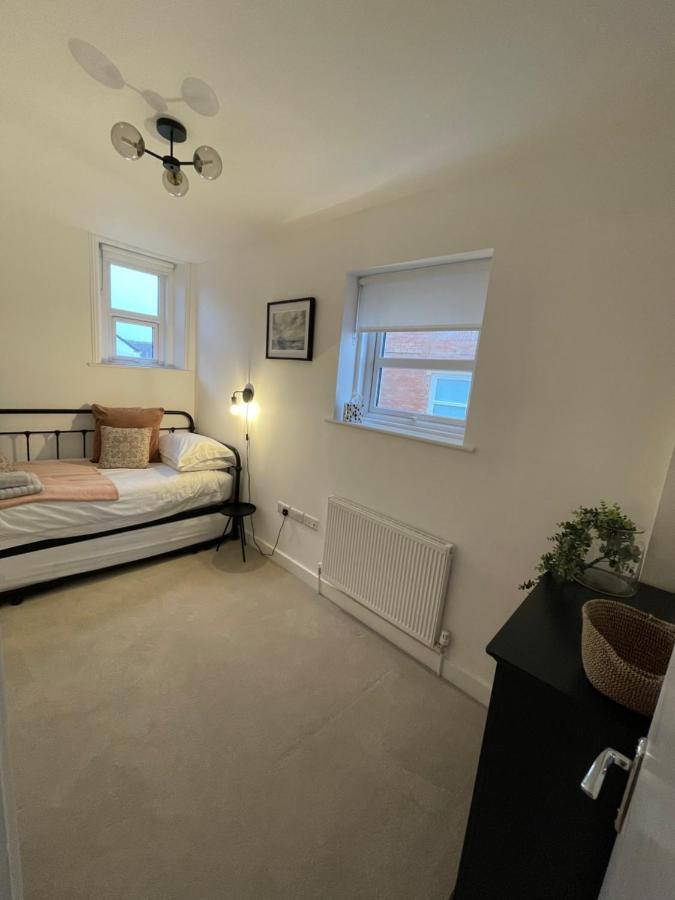 Seaview Flat With Balcony, Spacious 2 Bedroom رذينج المظهر الخارجي الصورة
